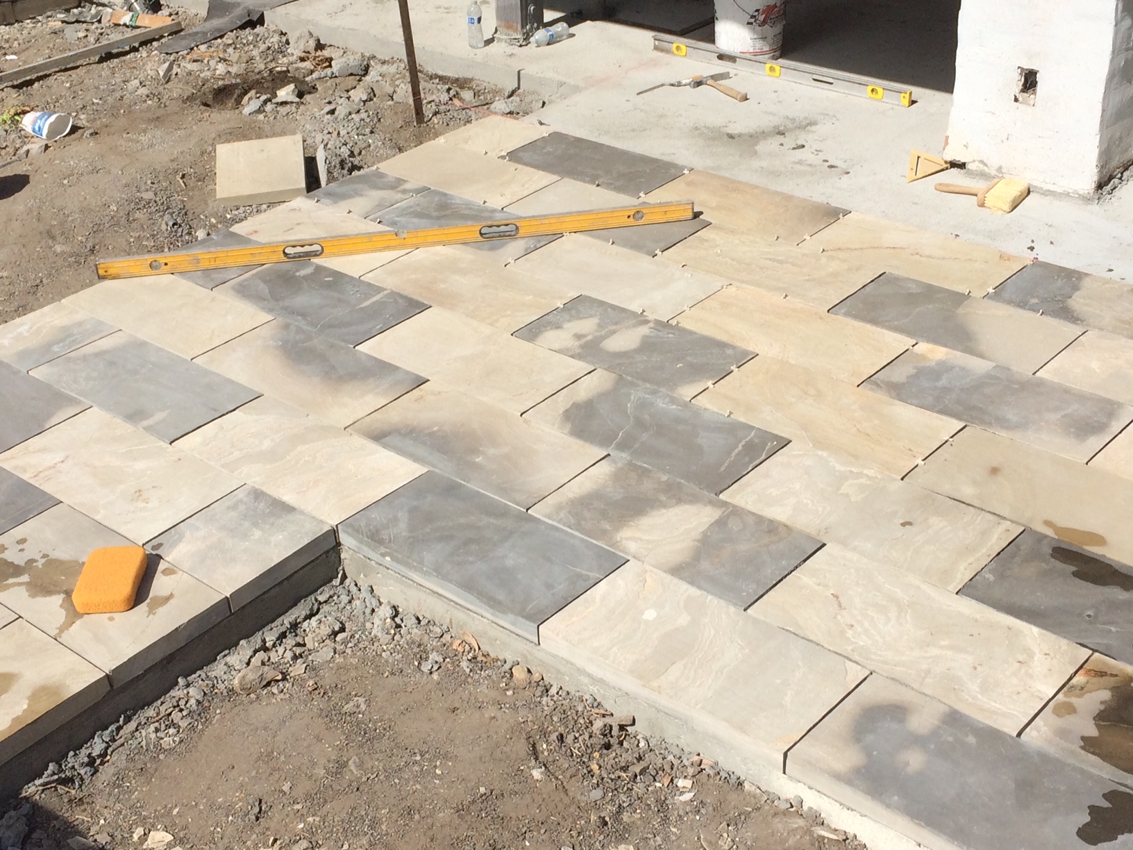 Installing Flagstone Floor Tiles: A Beginner’s How-To Guide - Lompoc Stone