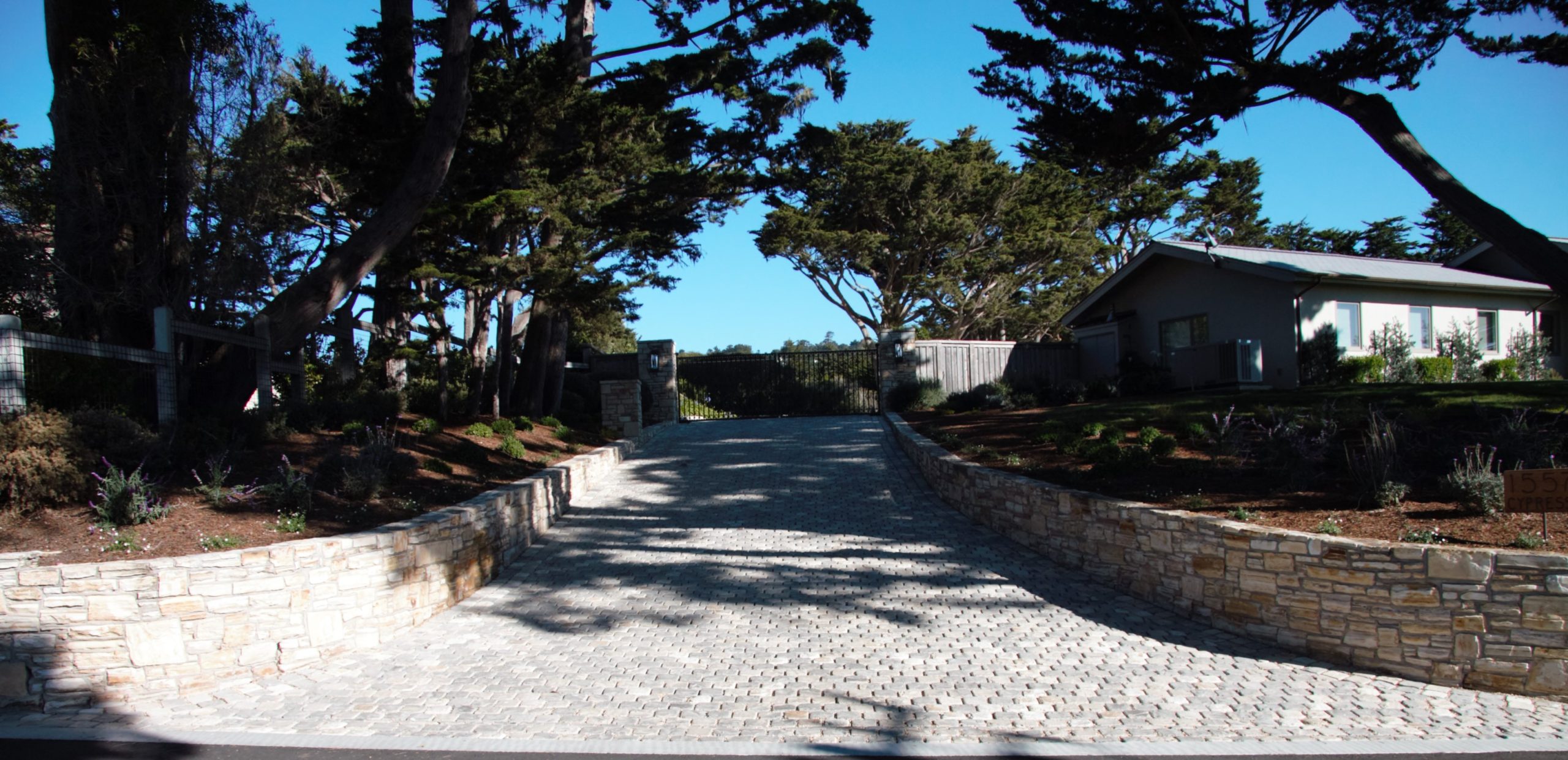 Cobblestone Driveway with Lompoc Tumbled Cobbles